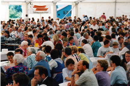 Impressionen 1995  Volk im Zelt1